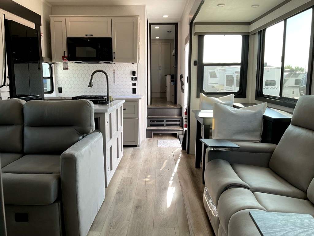 2026 JAYCO SEISMIC 395 - Image 43