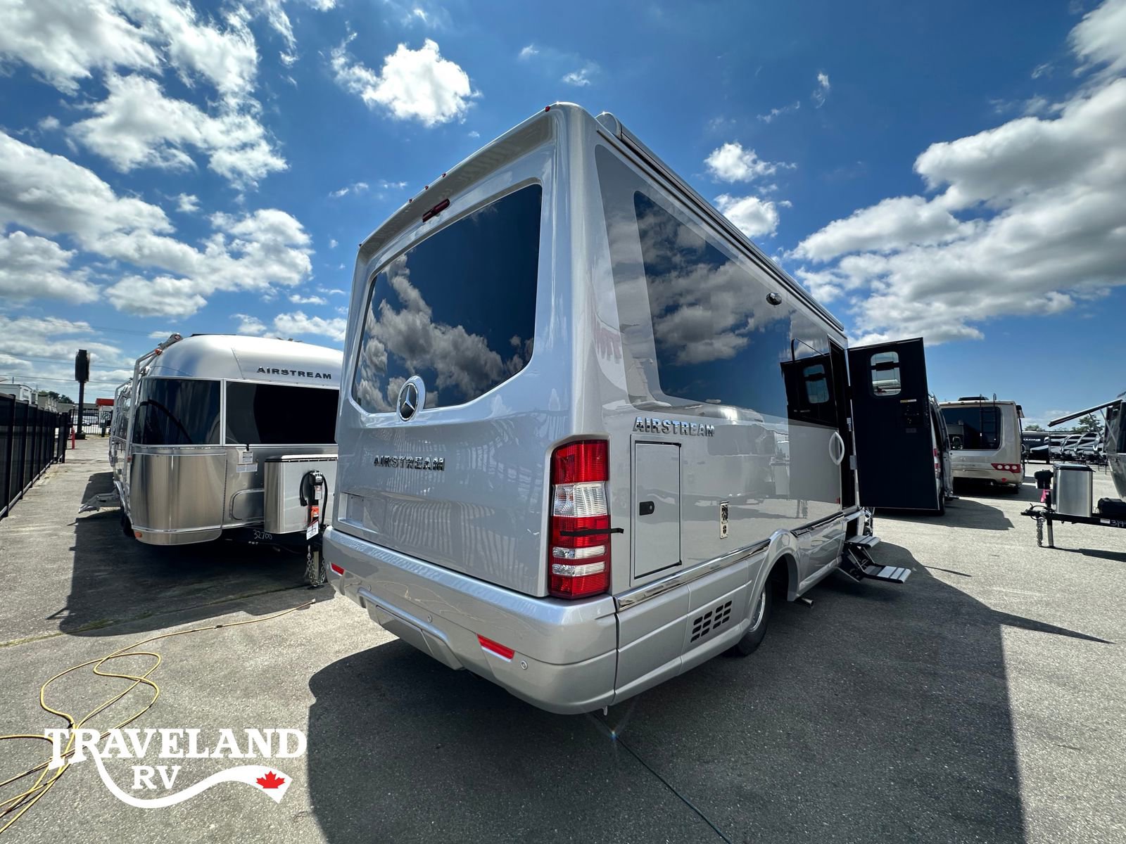 2025 Airstream Atlas Murphy Suite - Image 4