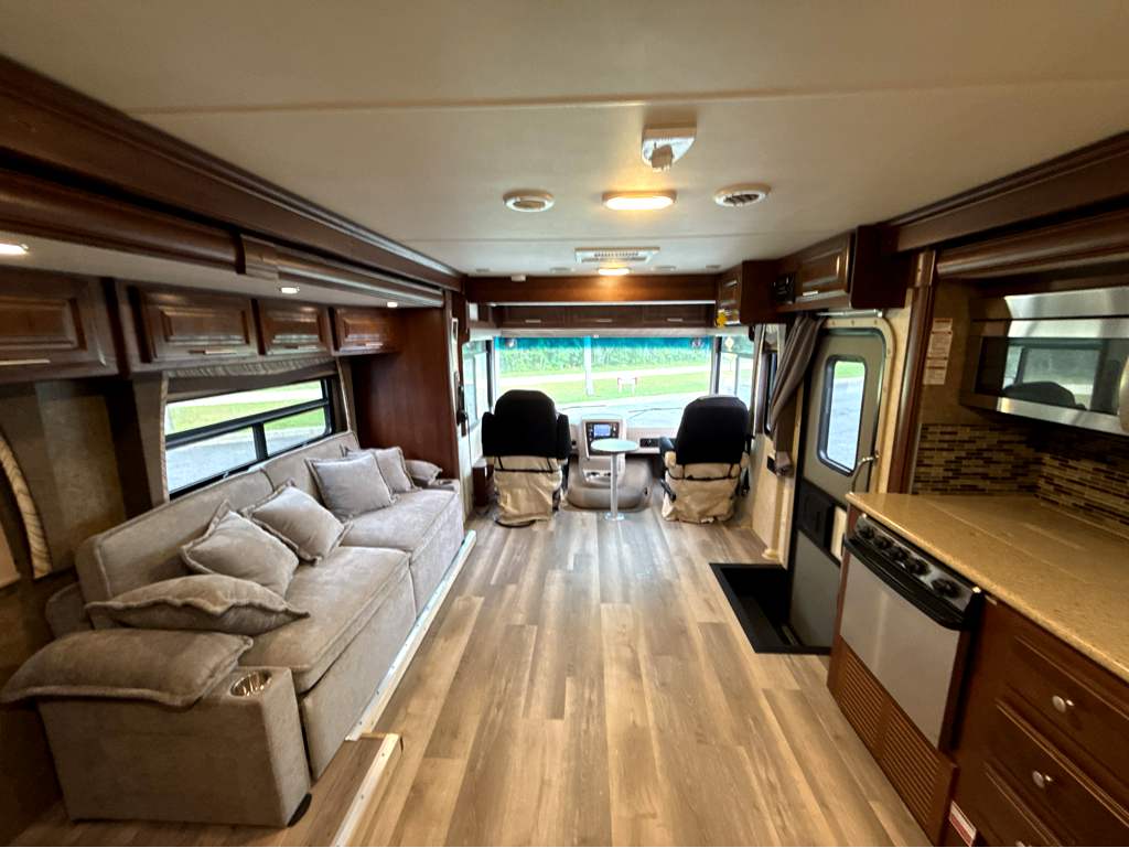 2016 FOREST RIVER GEORGETOWN 328TS - Image 19
