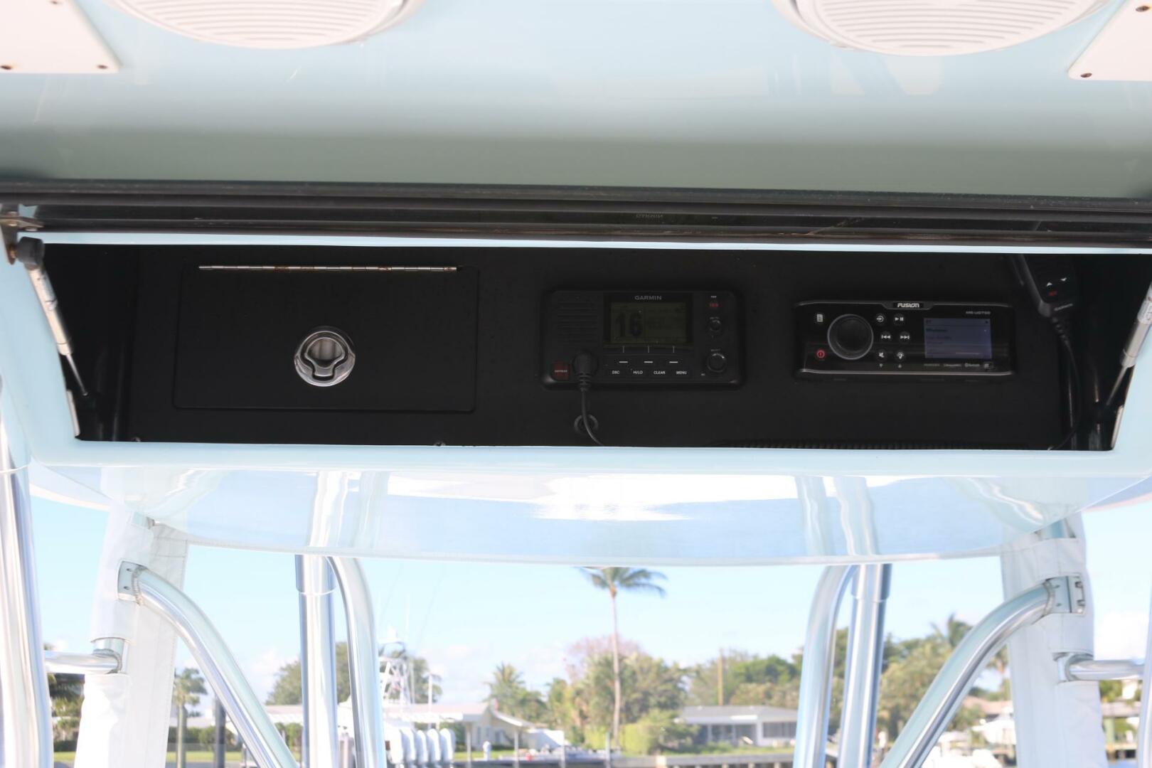 2008 Venture 39 Center Console - Image 9