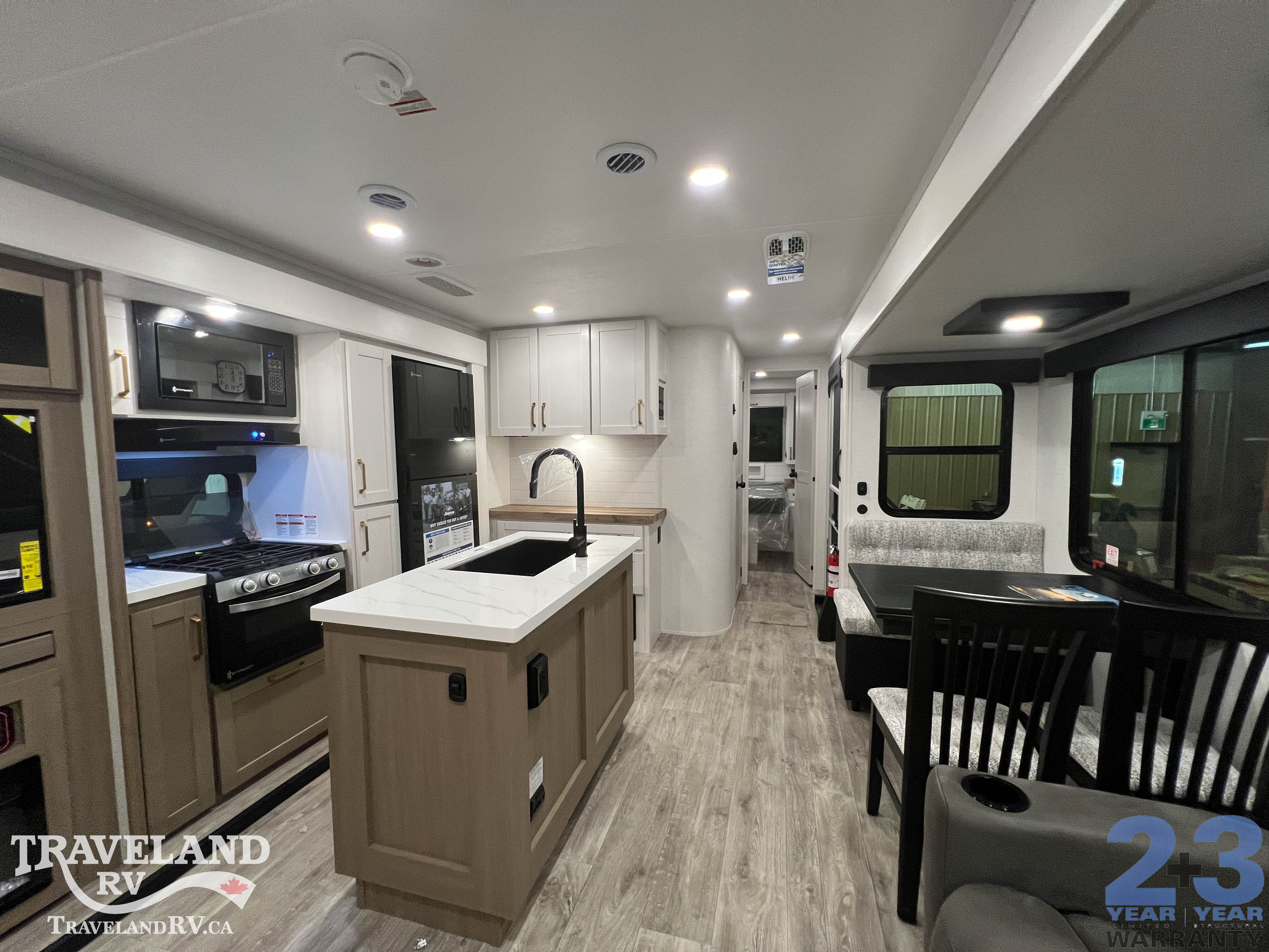 2027 Jayco Eagle 312BHOK - Image 4