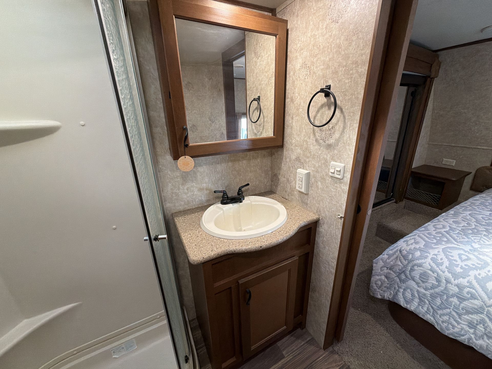 2016 Highland Ridge Light LF297RLS - Image 39