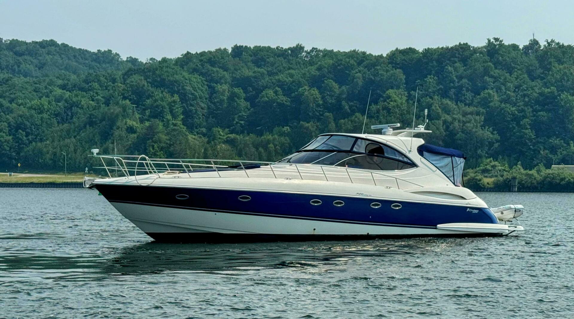 2005 Cruisers Yachts 540 Express - Image 10