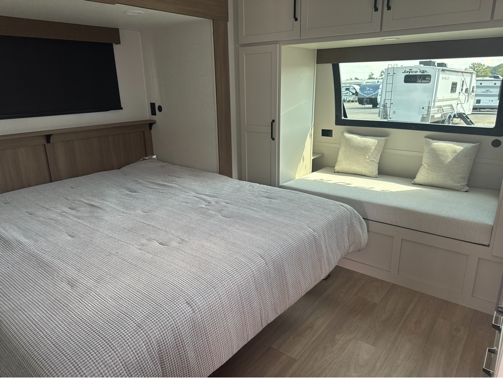 2027 VENTURE RV SPORTTREK 343VIB - Image 25
