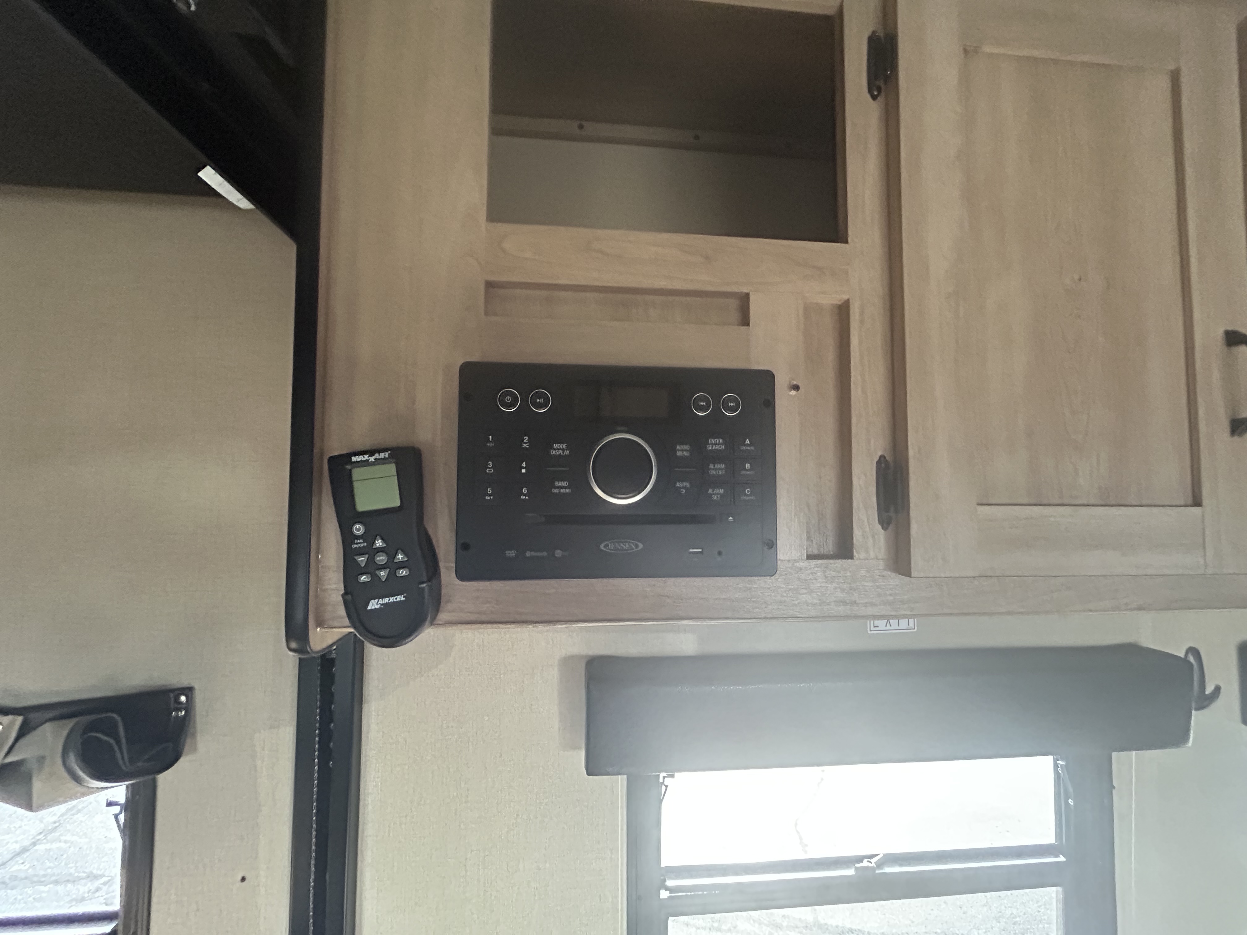 2016 Coachmen Adrenaline 26CB - Image 11