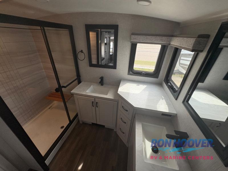 2025 JAYCO NORTHPOINT 382FLRB - Image 9