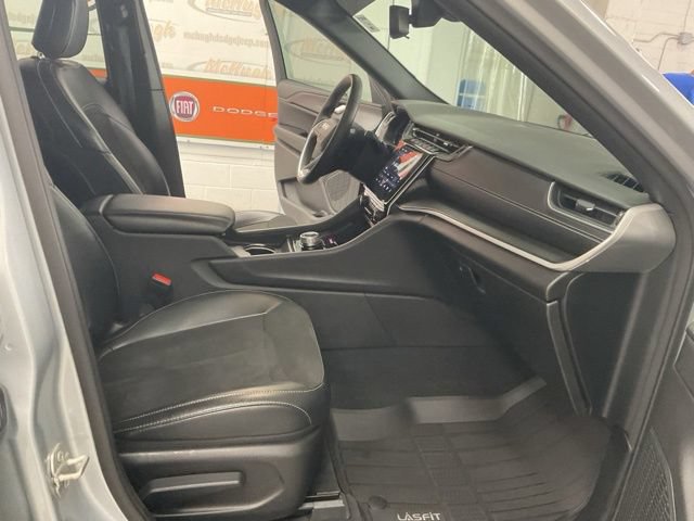 2023 Jeep Grand Cherokee L Utility 4D Altitude 4WD - Image 3