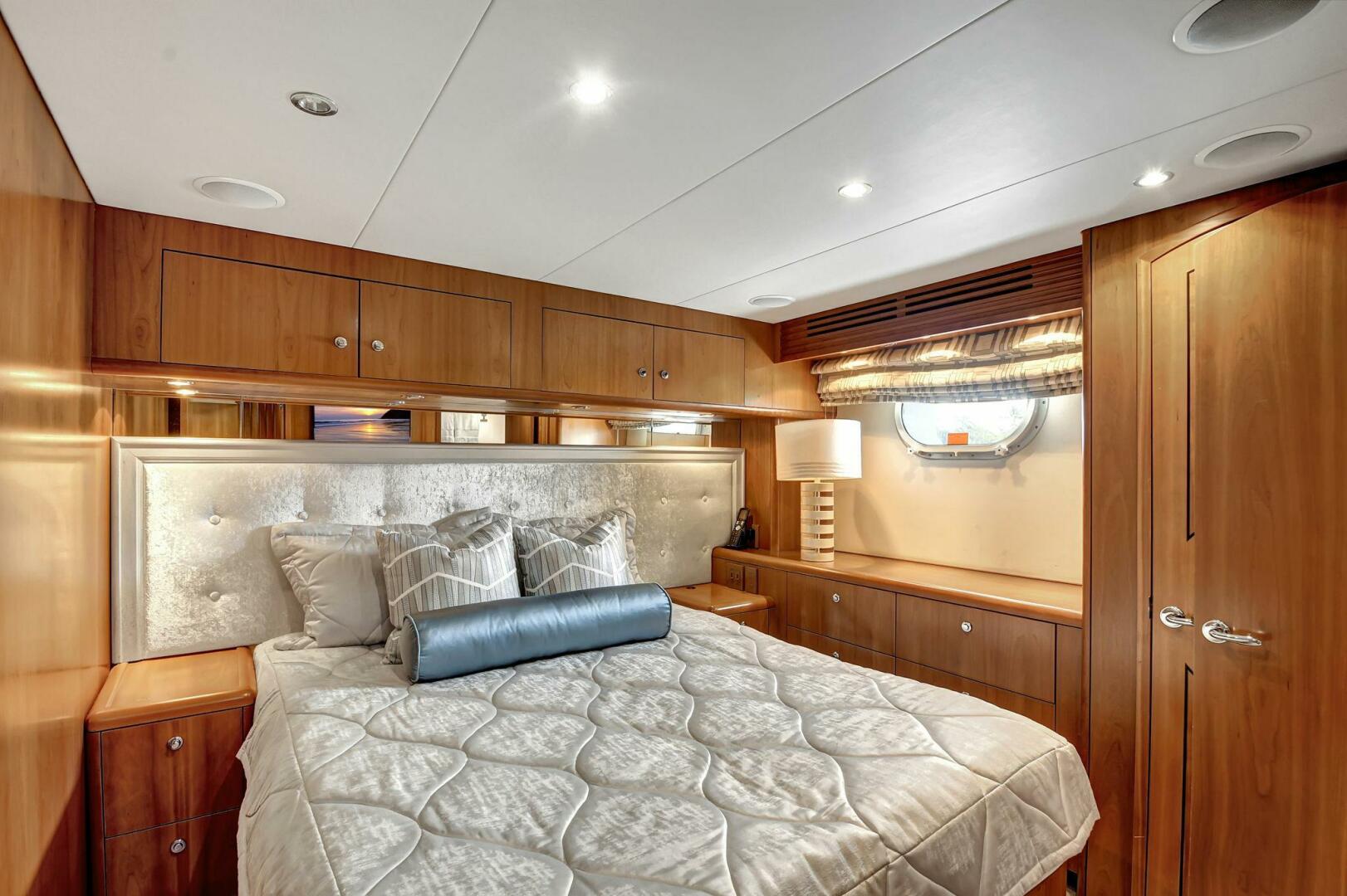 2005 Hatteras - Image 32