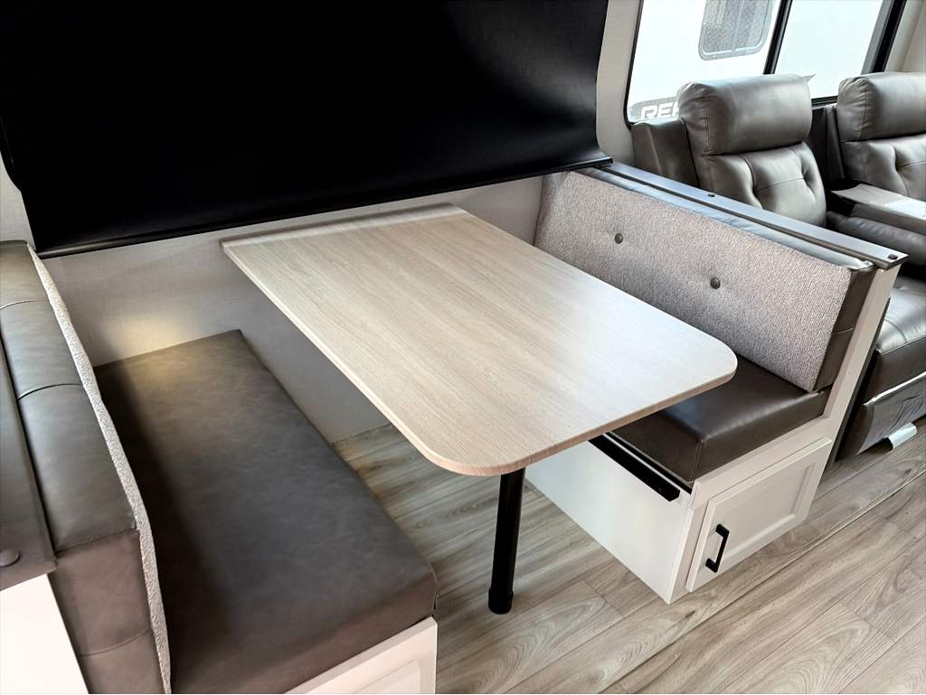 2027 VENTURE RV SPORTTREK 303VIK - Image 13