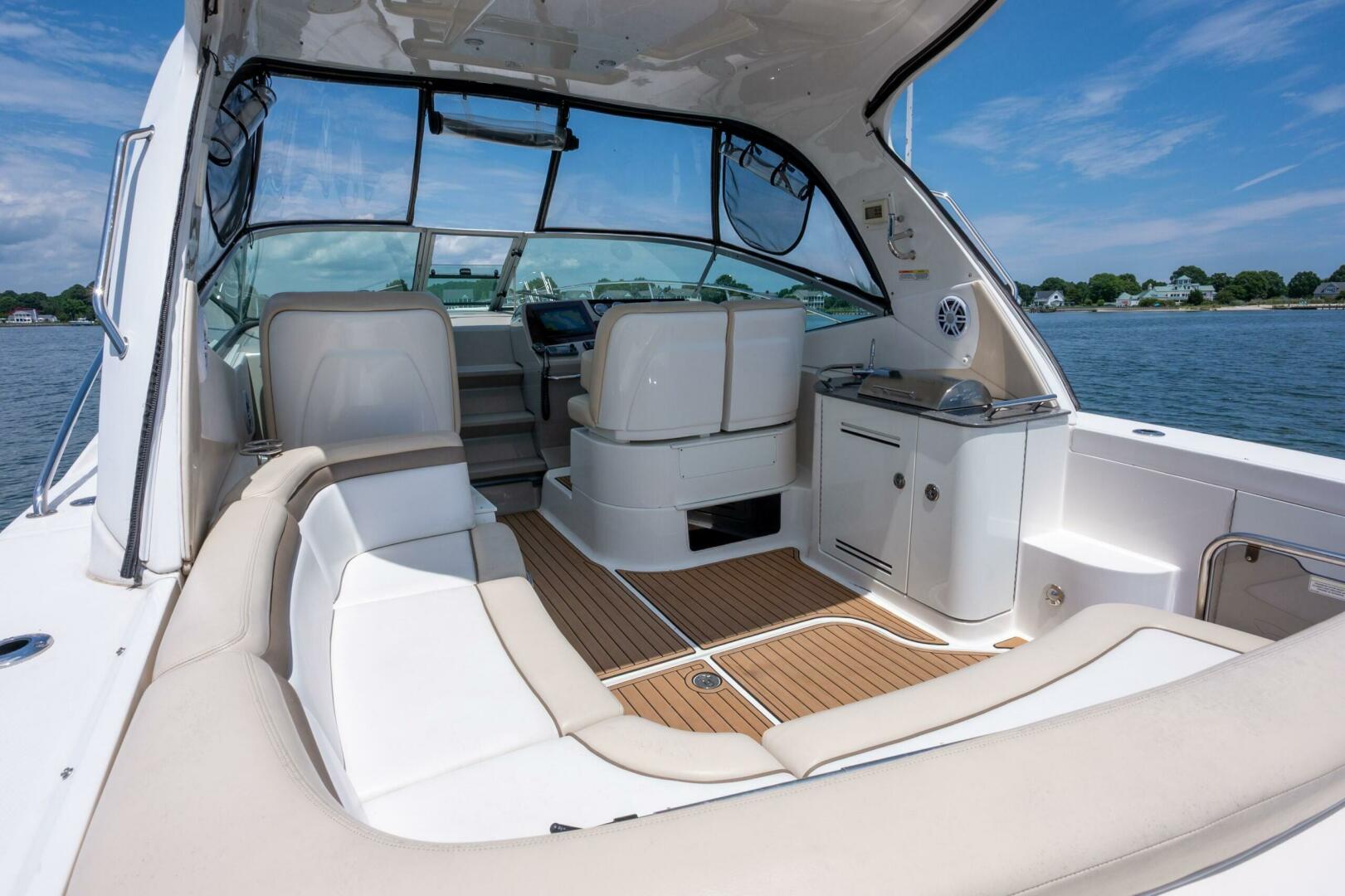 2013 Sea Ray 370 Sundancer - Image 11