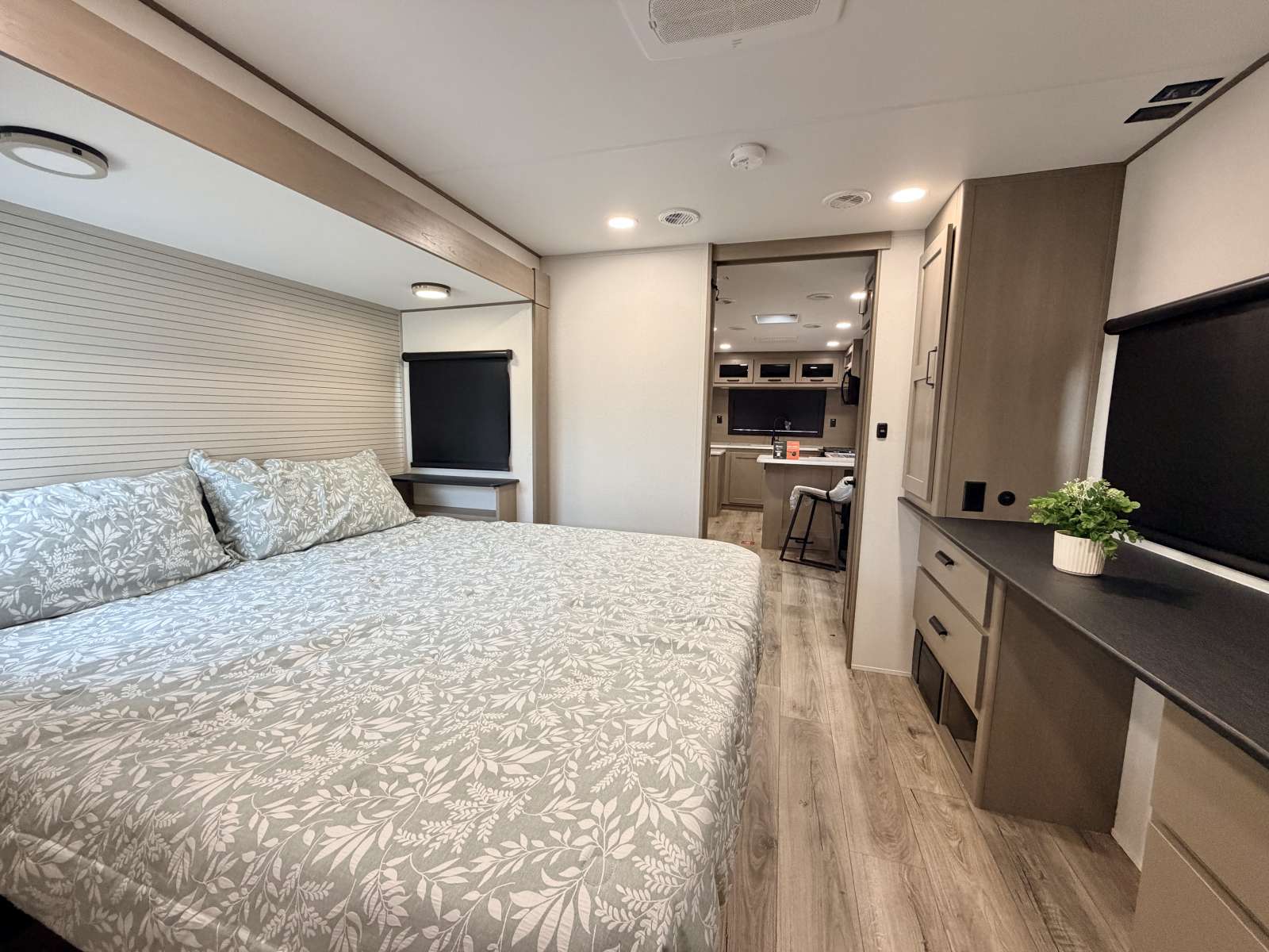2026 Grand Design Reflection Travel Trailer 322FKTS - Image 21