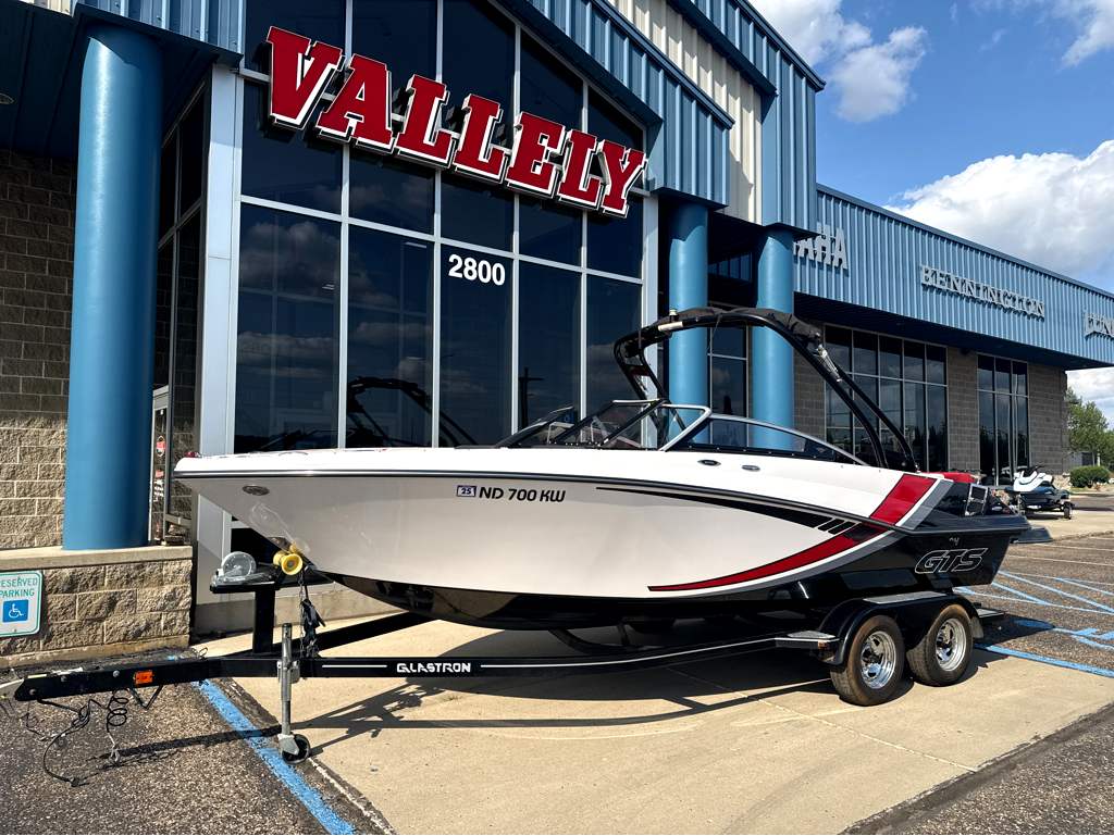 2016 Glastron GTS225 - Image 2
