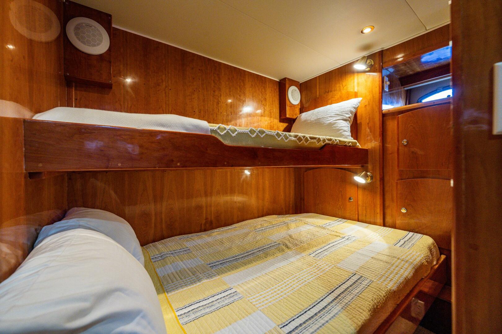 2001 Navigator 61 Pilothouse - Image 32