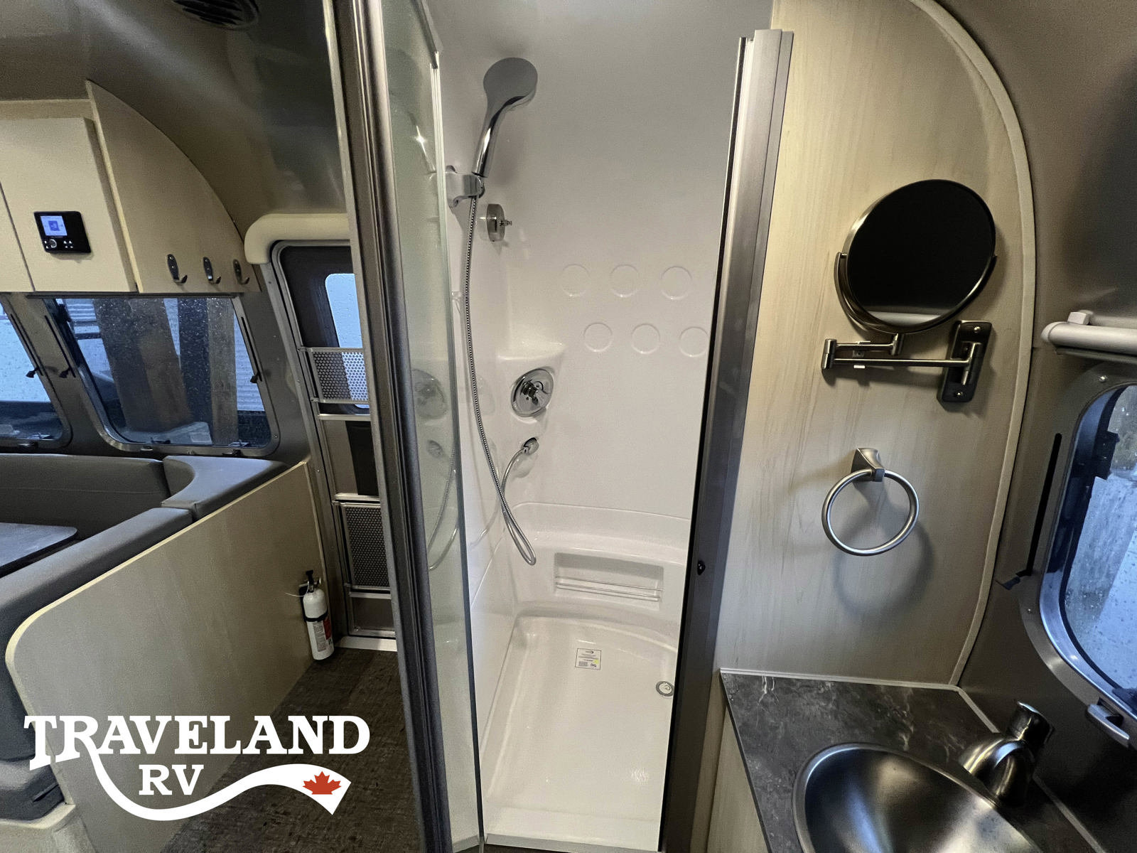 2025 Airstream Flying Cloud 23FBT - Image 17