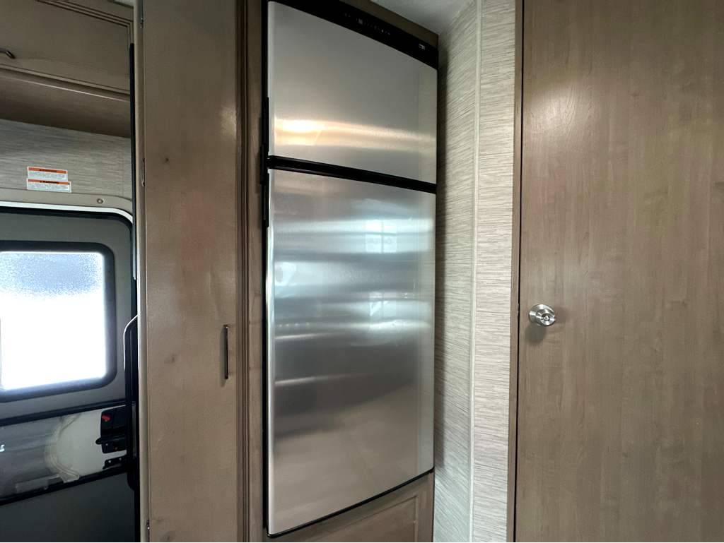 2023 THOR MOTOR COACH MAGNITUDE GA31 - Image 16