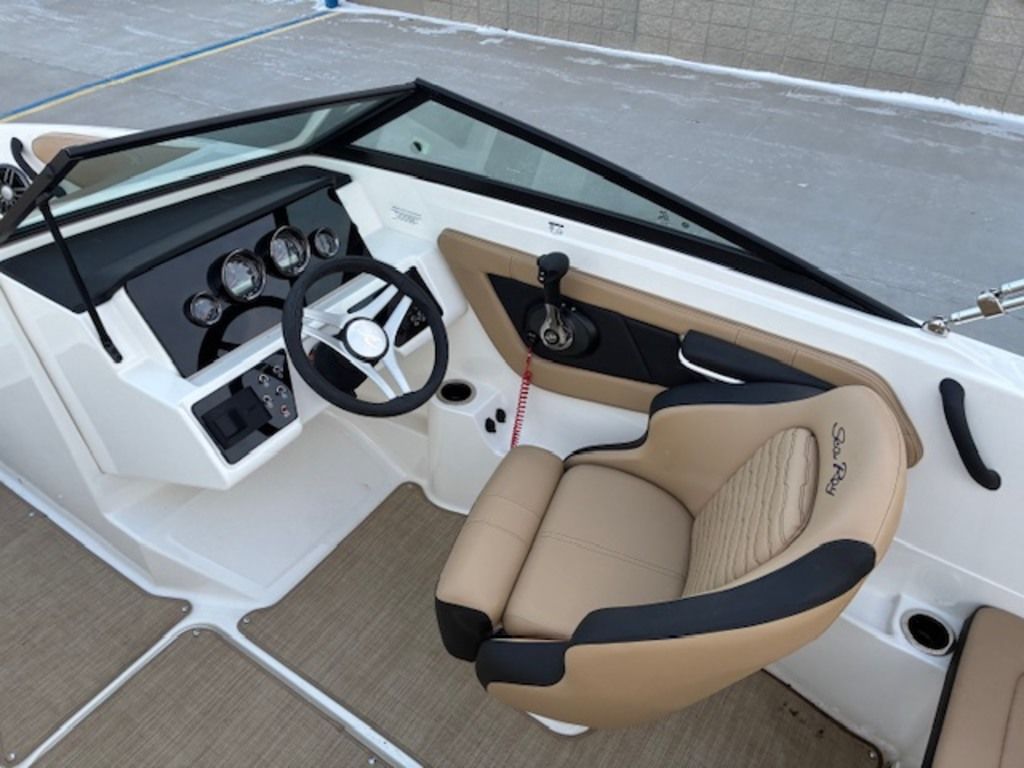 2023 Sea Ray SPX 190 Outboard - Image 11
