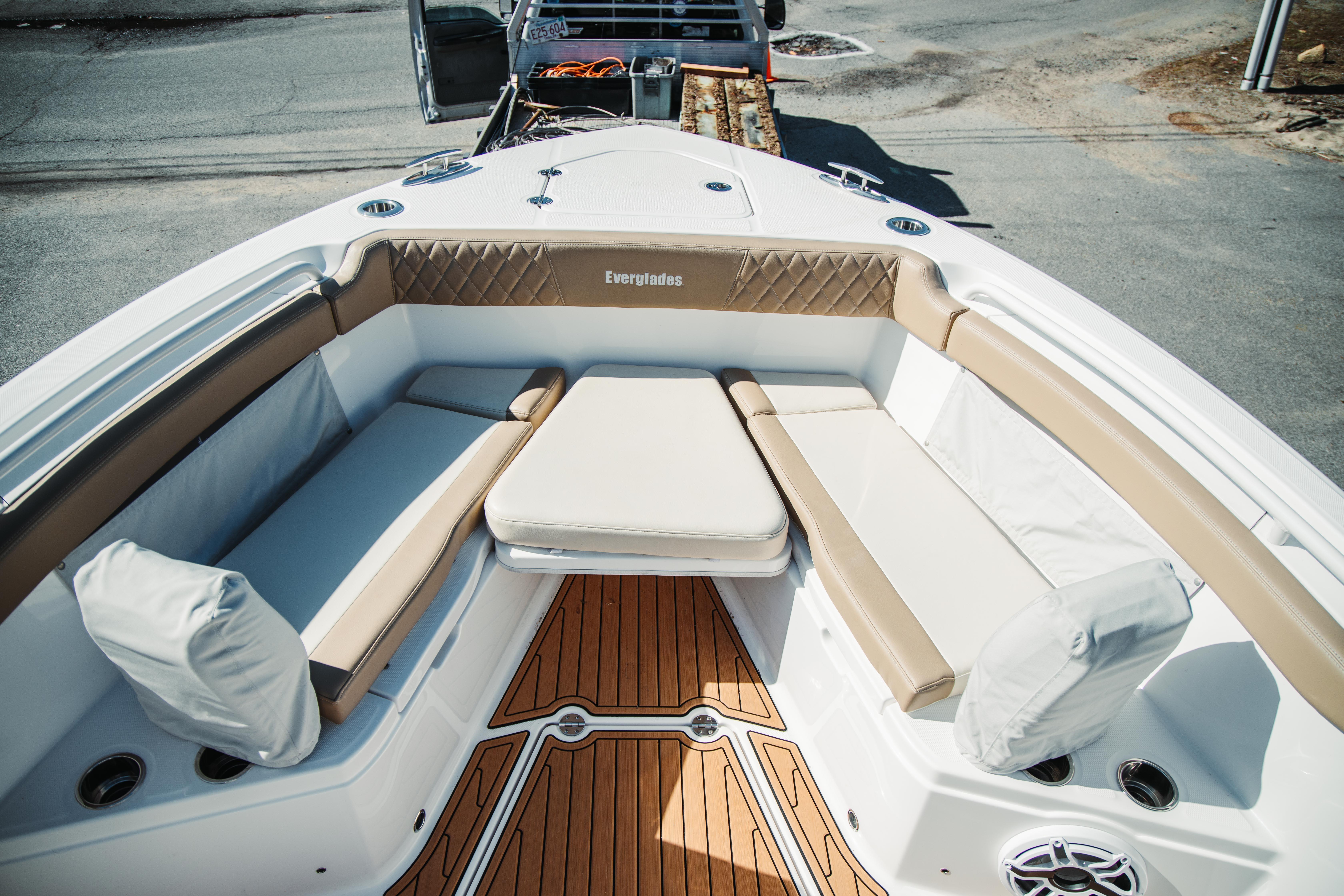 2024 Everglades 315 Center Console Standard - Image 34