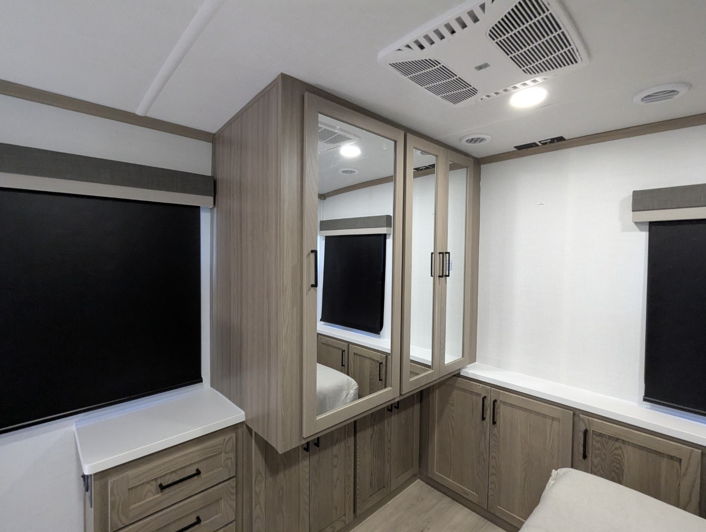 2026 Forest River Rockwood Signature 8339FK - Image 28