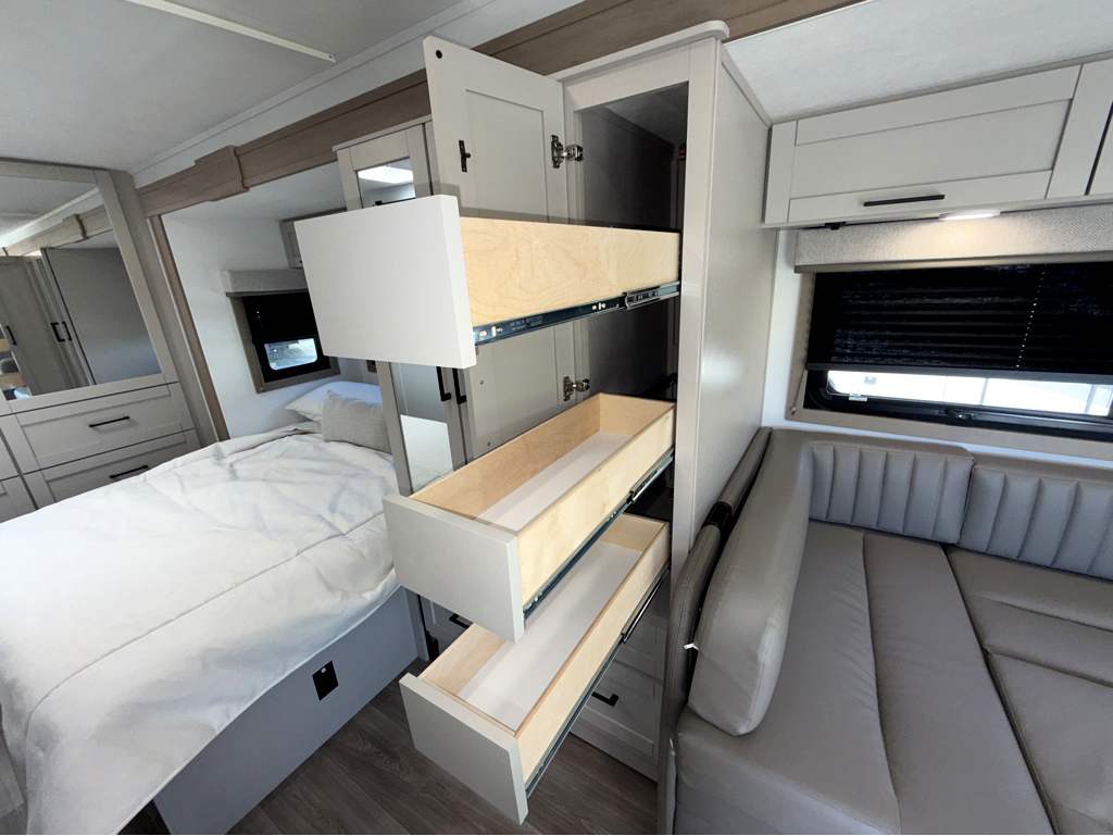 2027 ENTEGRA COACH ODYSSEY 24B - Image 25