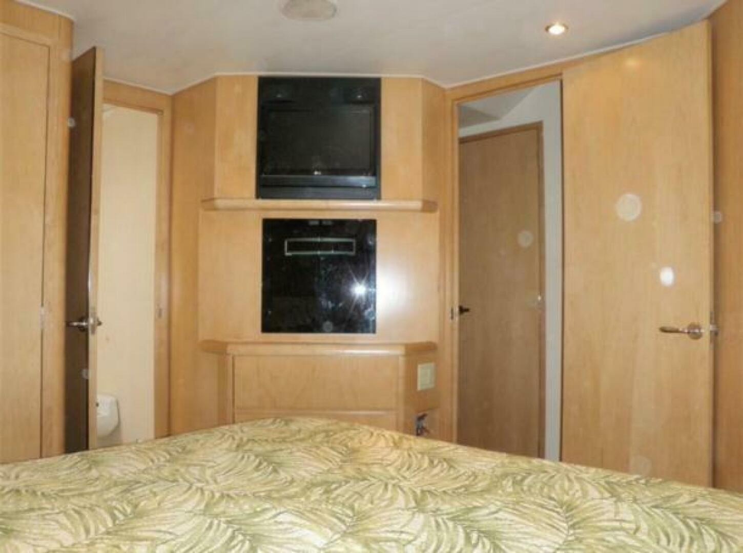 1998 Caterpillar Sportfish - Image 22