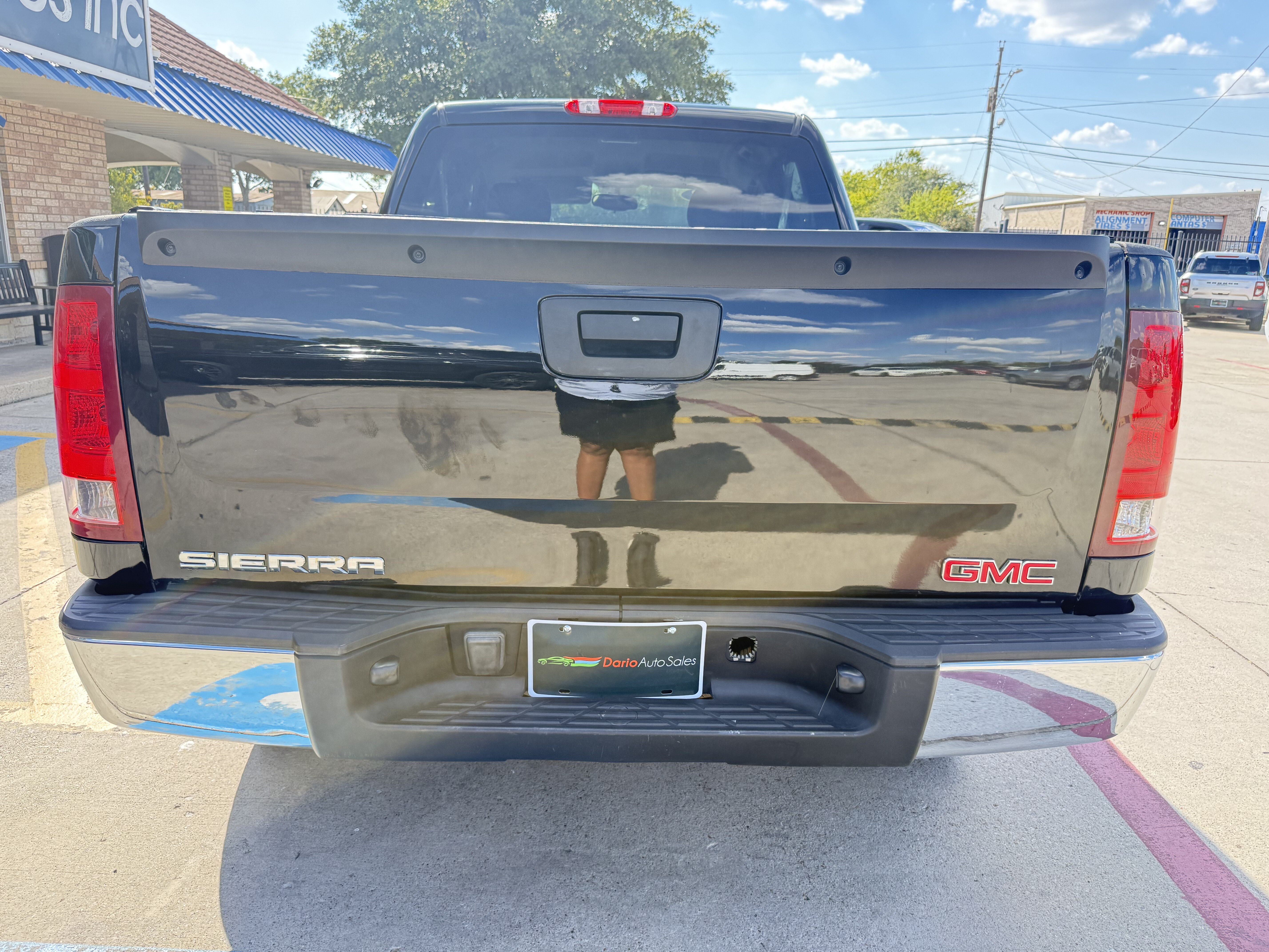2012 GMC Sierra 1500 Pickup-V8 Crew Cab SL 2WD - Image 11