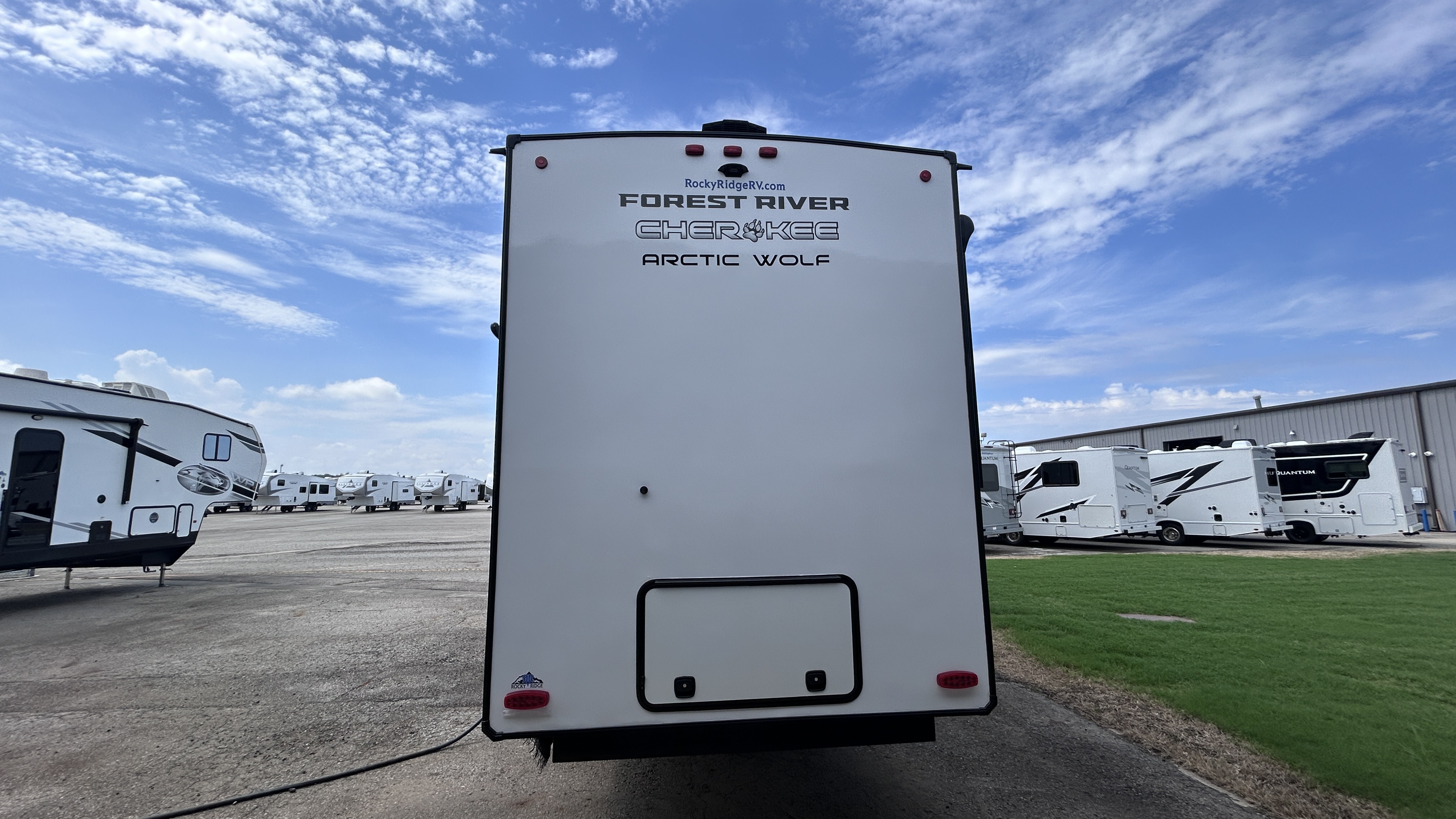 2025 Forest River ARCTIC WOLF 3950SUITE - Image 7