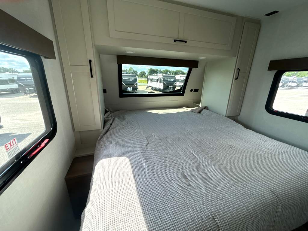 2027 VENTURE RV SPORTTREK 333VIK - Image 21