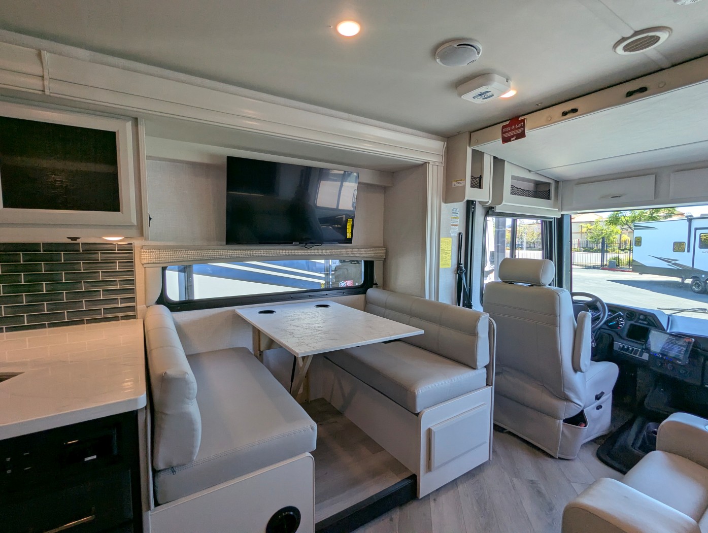 2026 Holiday Rambler Invicta 33HB - Image 16