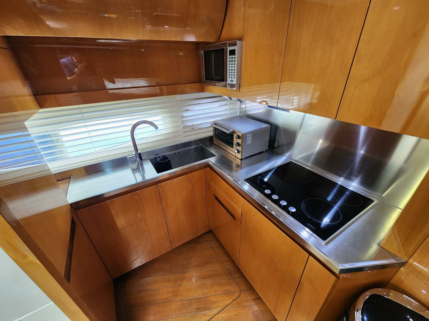 2006 Pershing - Image 16