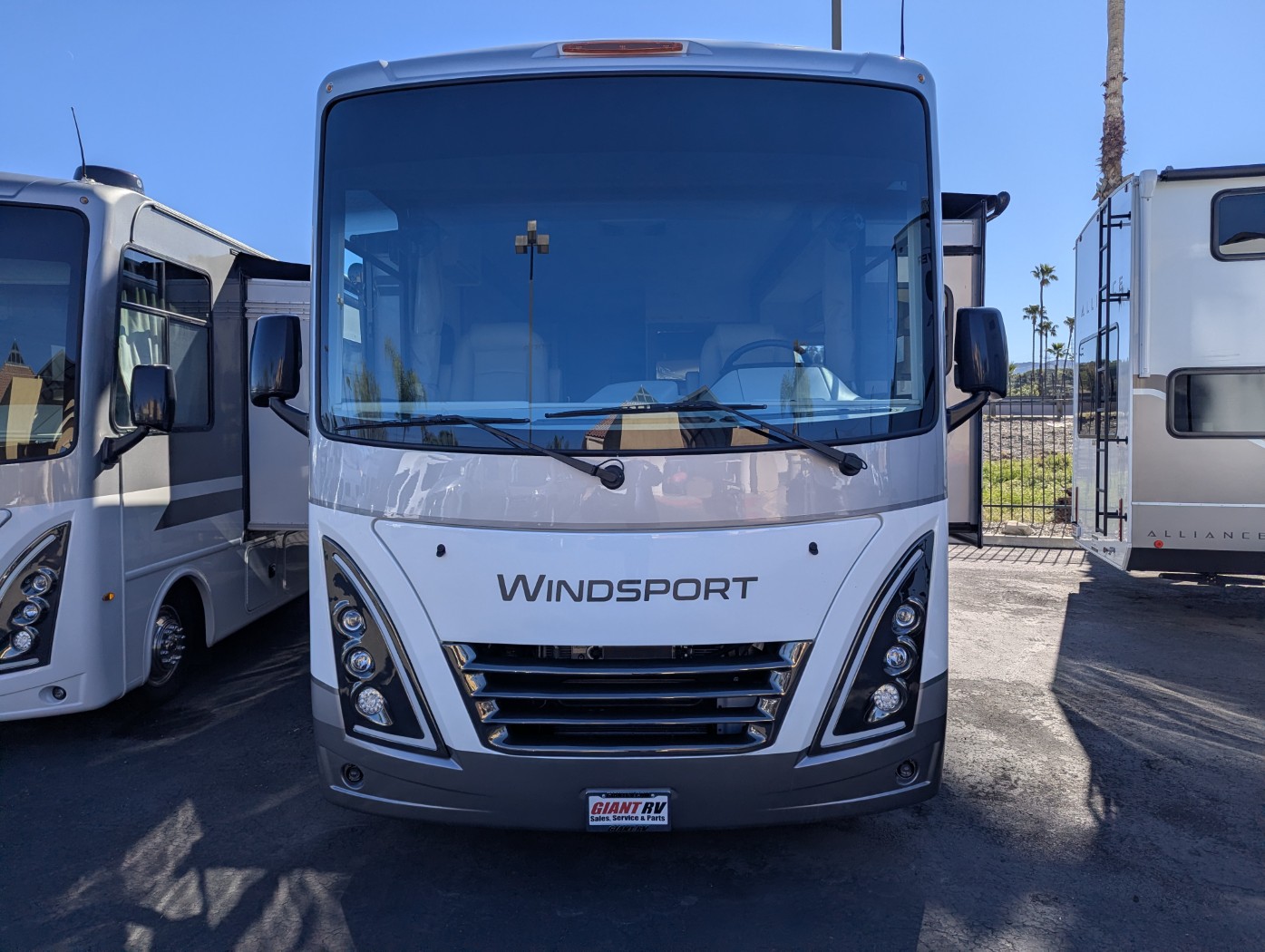 2026 Thor Motor Coach Windsport 35R - Image 2