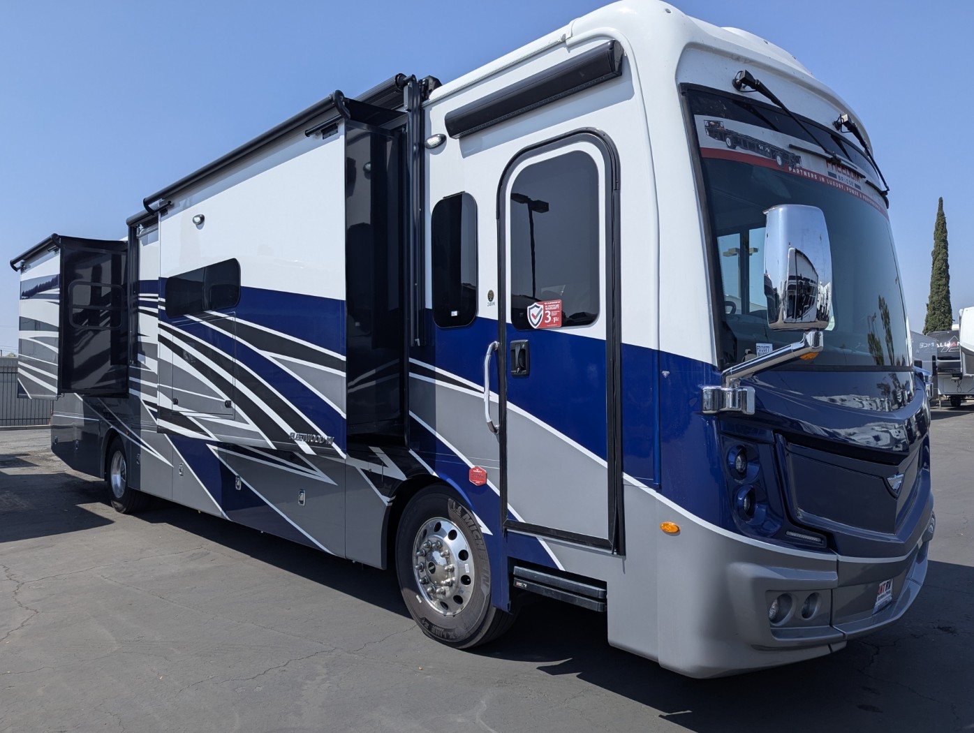2026 Fleetwood Discovery 38N - Image 1