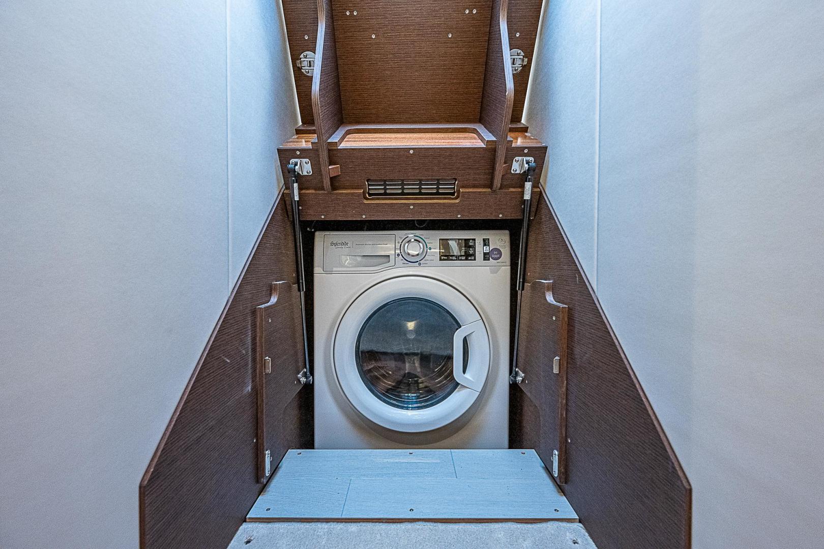 2022 Prestige 520 Fly - Image 33