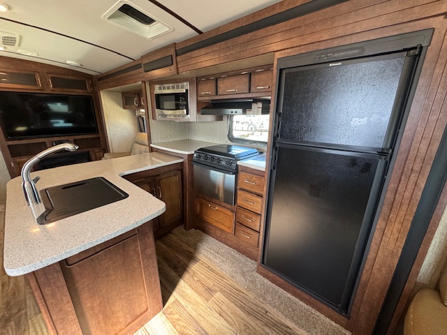 2017 Keystone Outback Diamond Super-Lite 332FK - Image 14