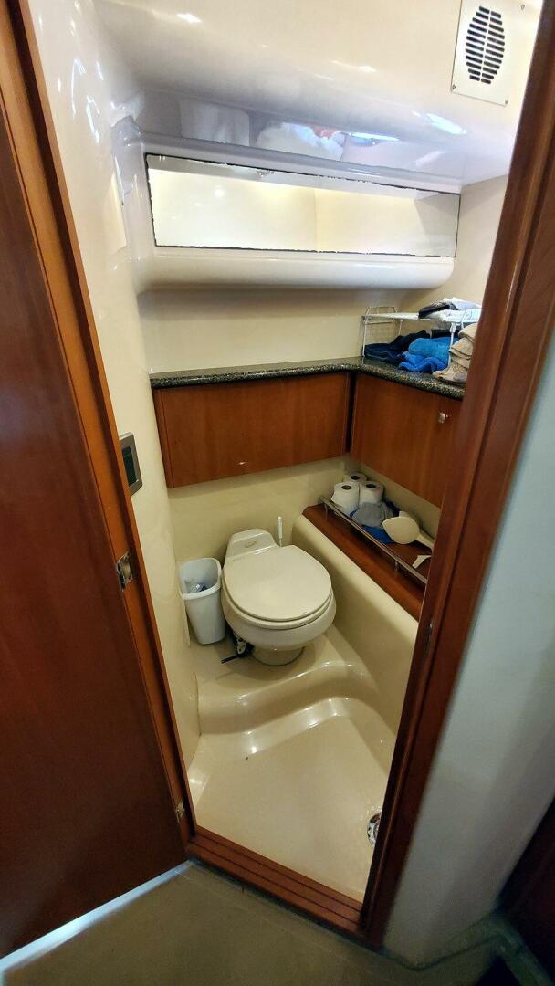 2004 Meridian 408 - Image 29