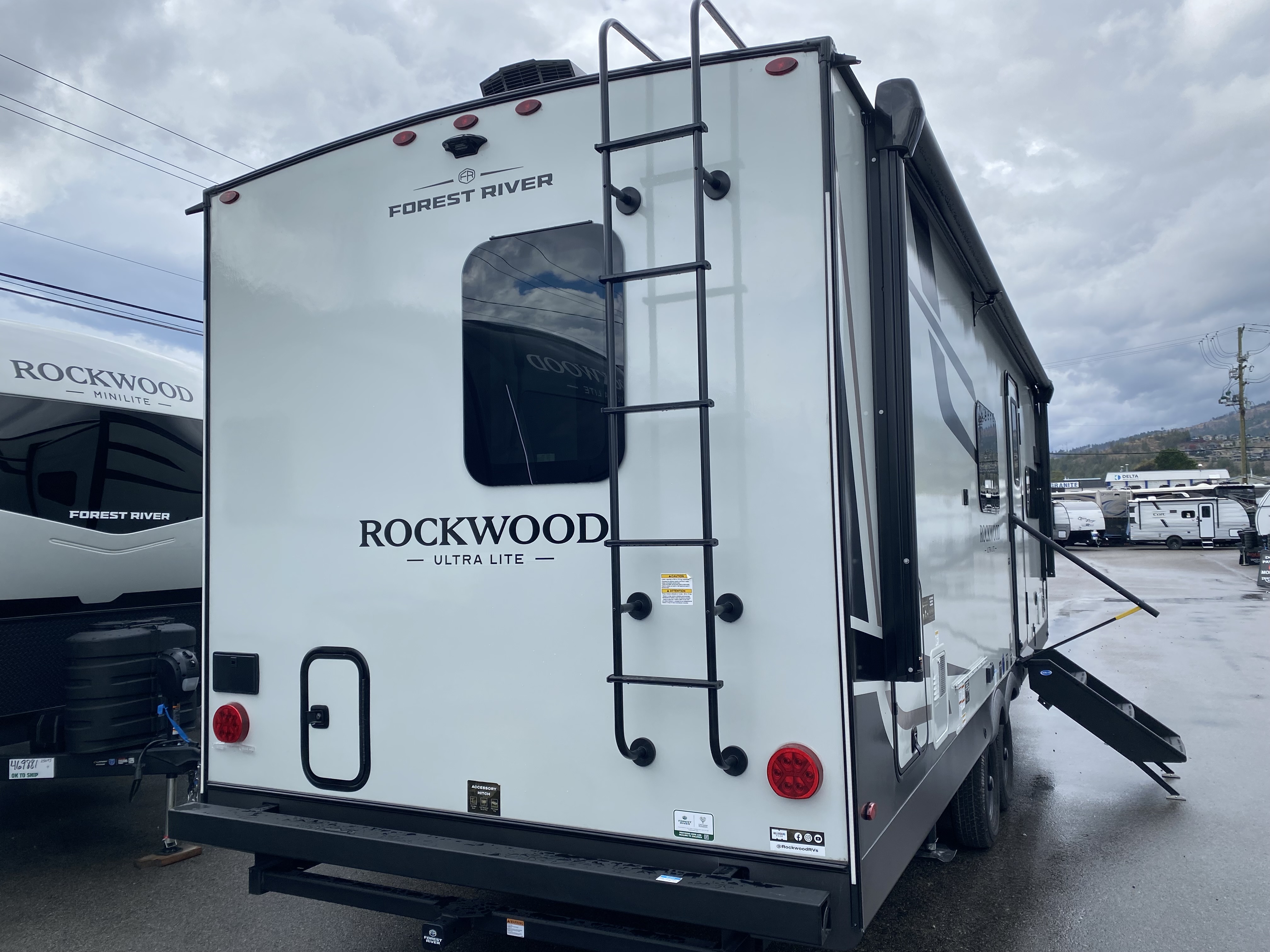 2027 Forest River Rockwood Ultra Lite 2623MBR - Image 6