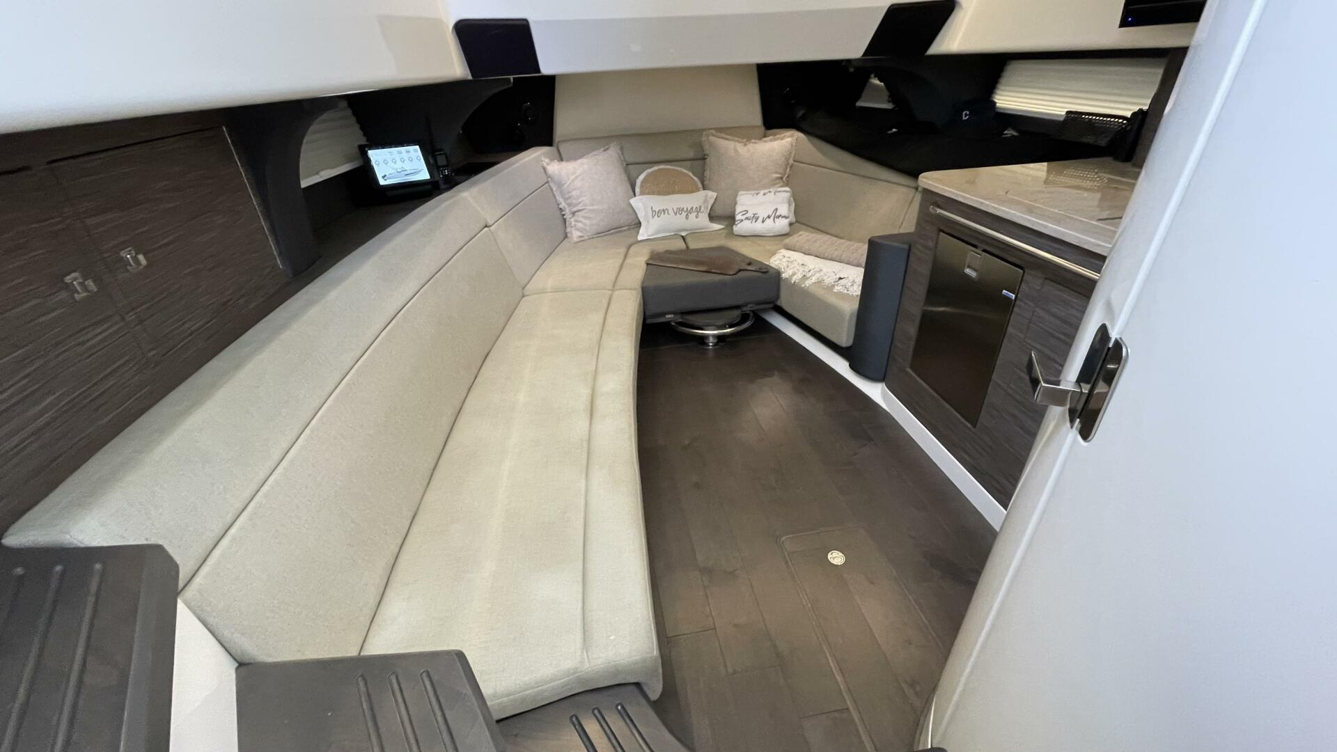 2016 Boston Whaler - Image 148