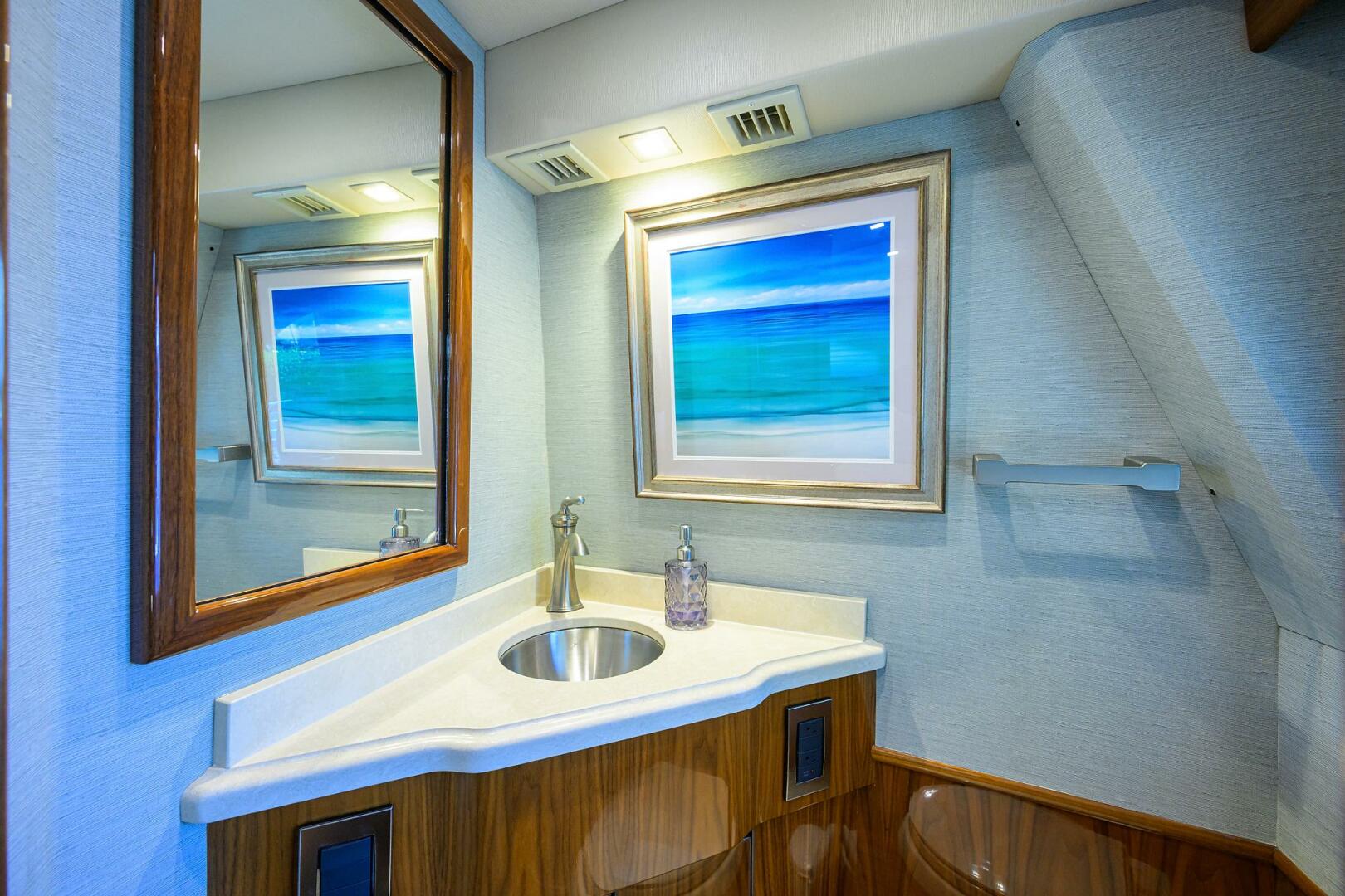 2021 Viking 72 Convertible - Image 10