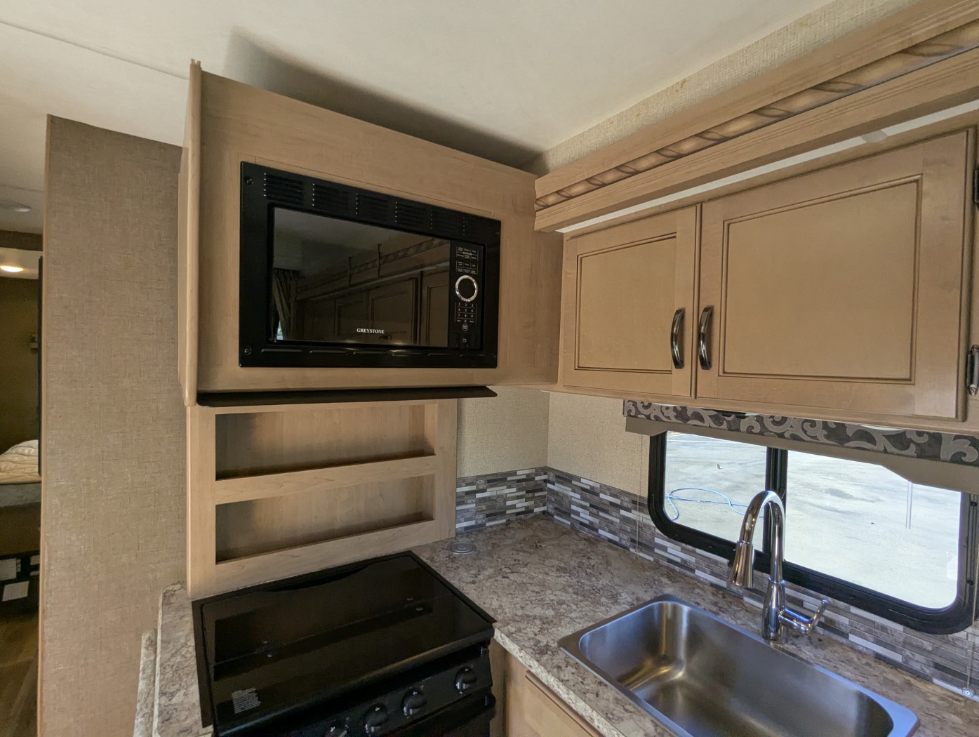 2018 Thor Motor Coach Four Winds 30D - Image 23