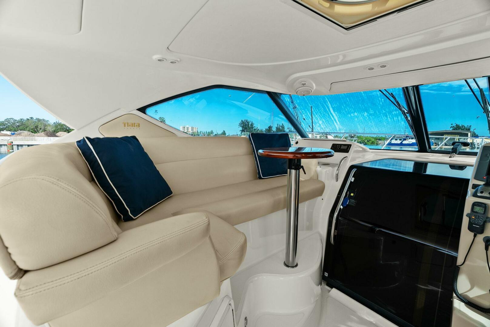 2008 Tiara Yachts 3500 Sovran - Image 23