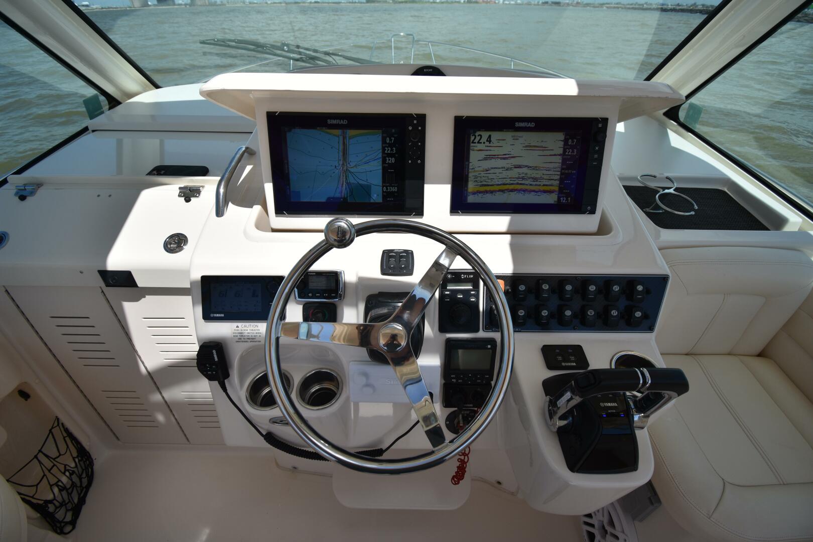 2016 Grady-White 330 Express - Image 3