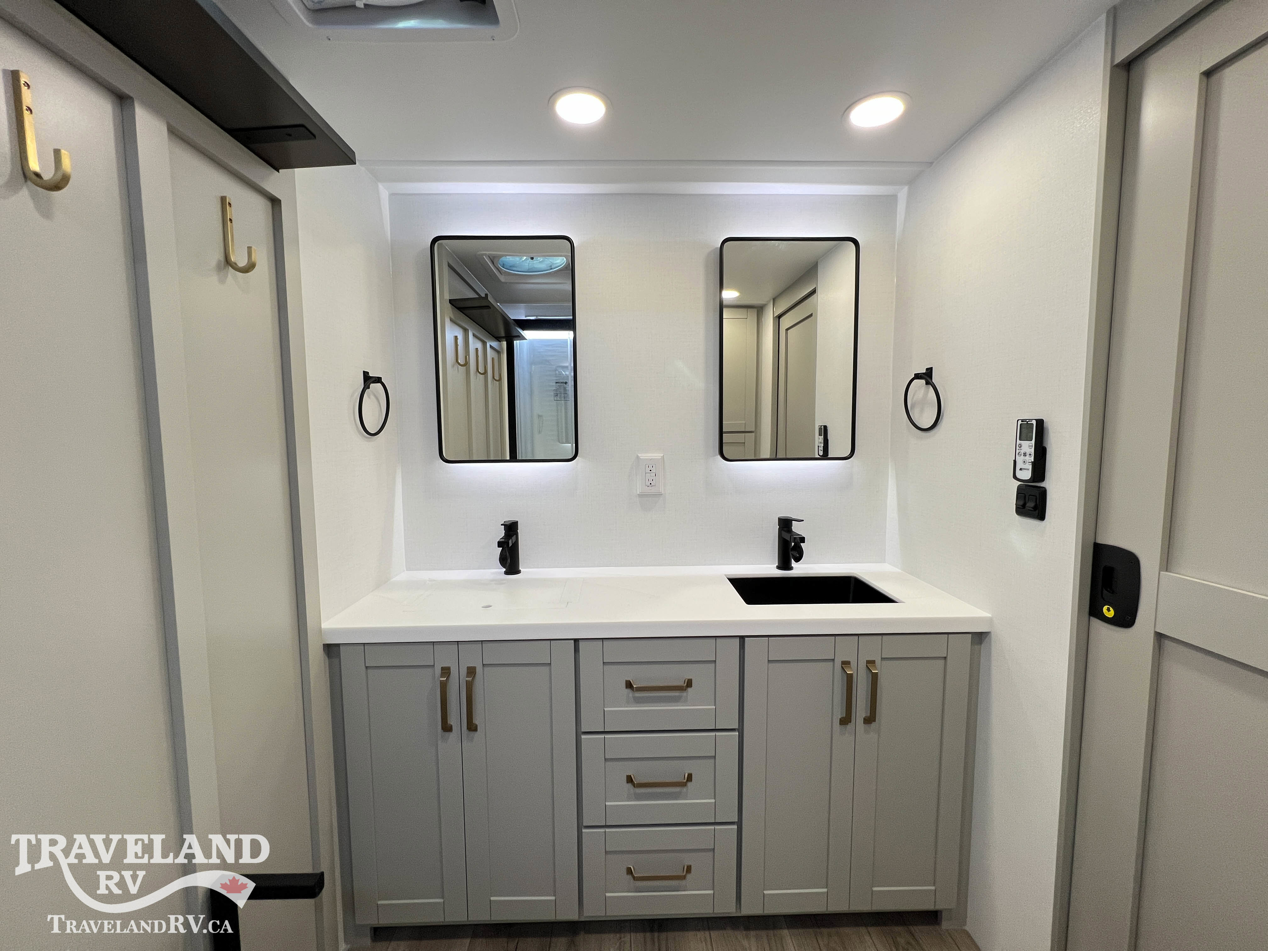 2026 Brinkley RV Model Z 3600 - Image 34