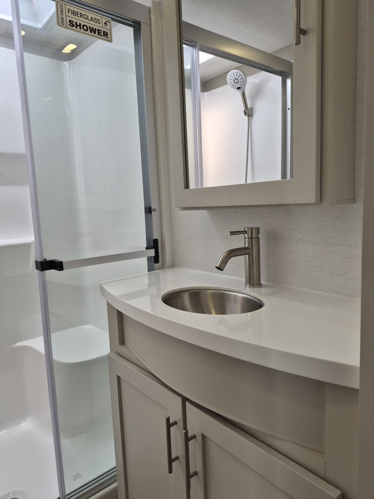 2027 Alliance RV Avenue 32RLS - Image 10