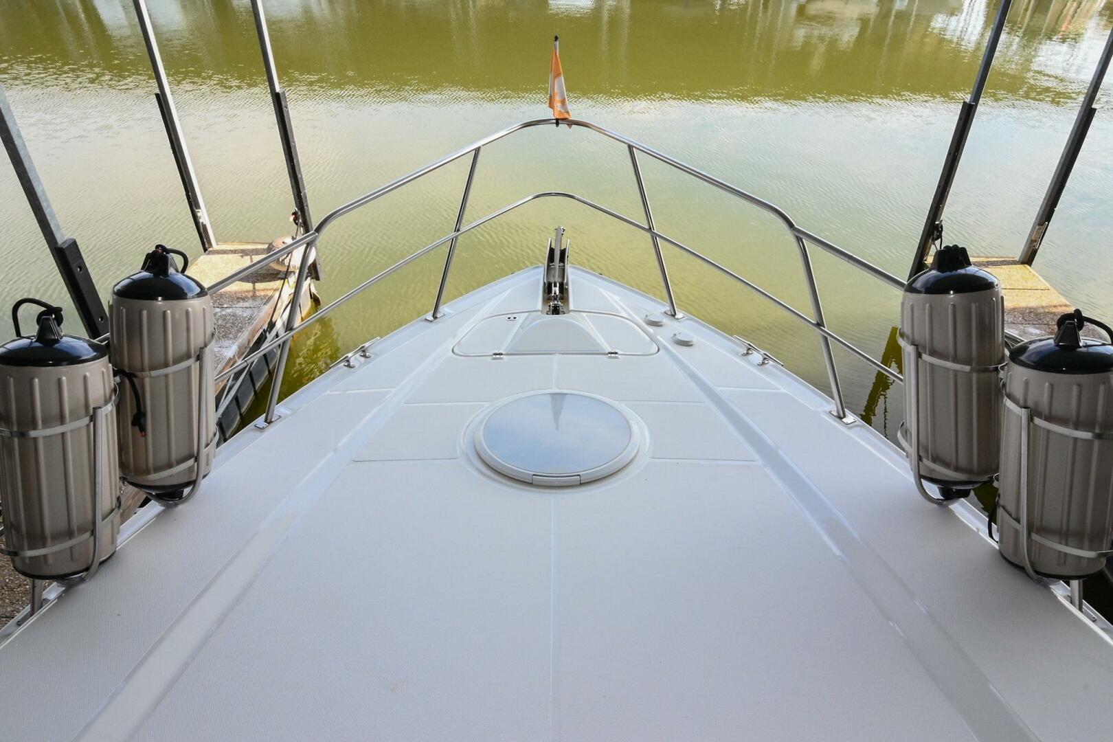 2002 Cruisers Yachts 5000 Sedan Sport - Image 118