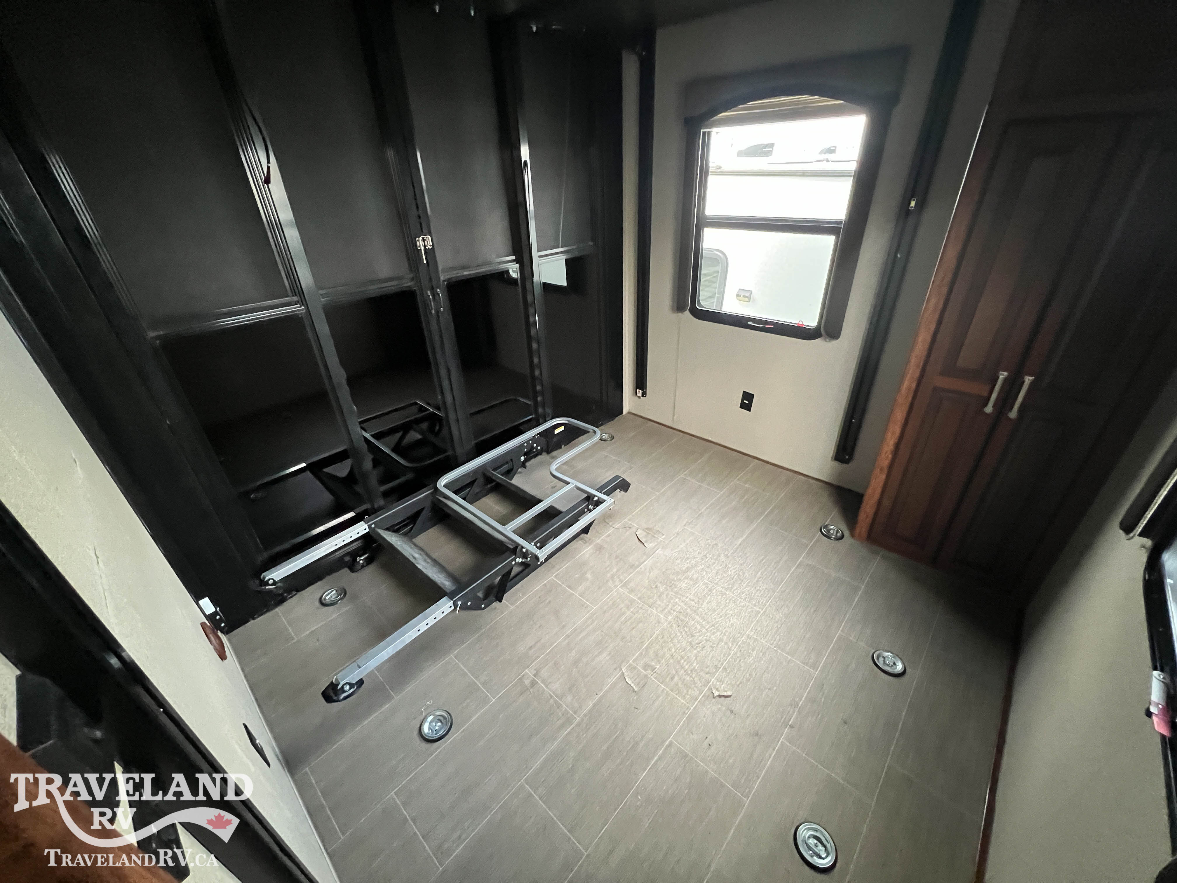 2019 Keystone Avalanche 385BG - Image 26