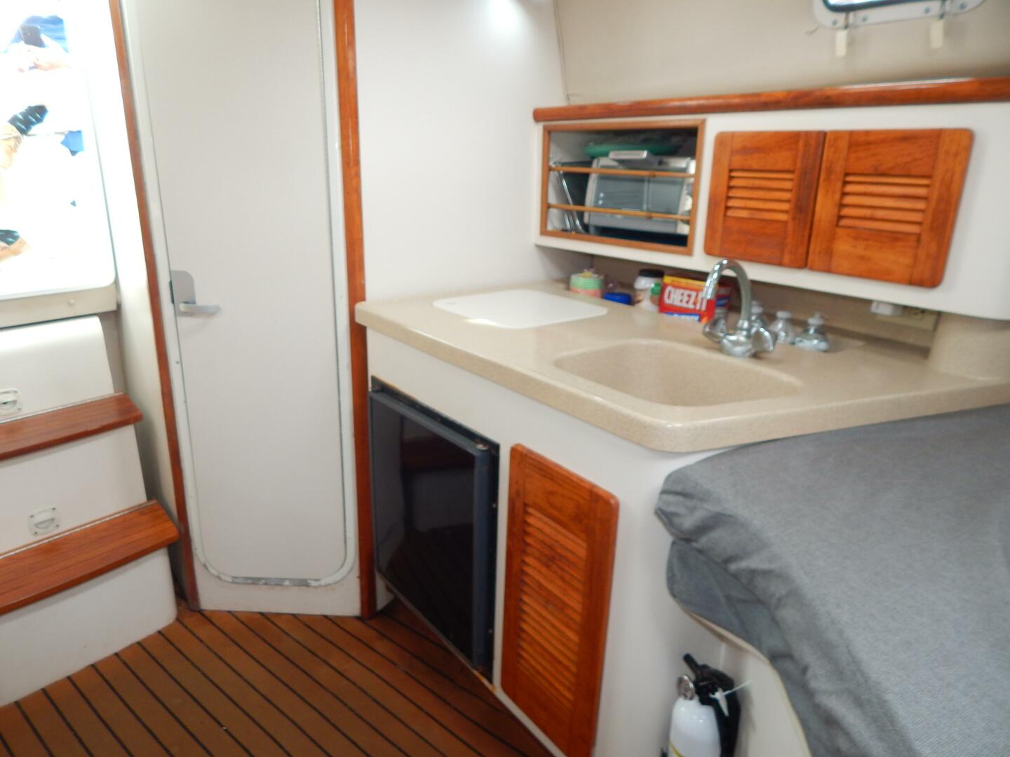 1998 Pursuit 3000 Express - Image 15