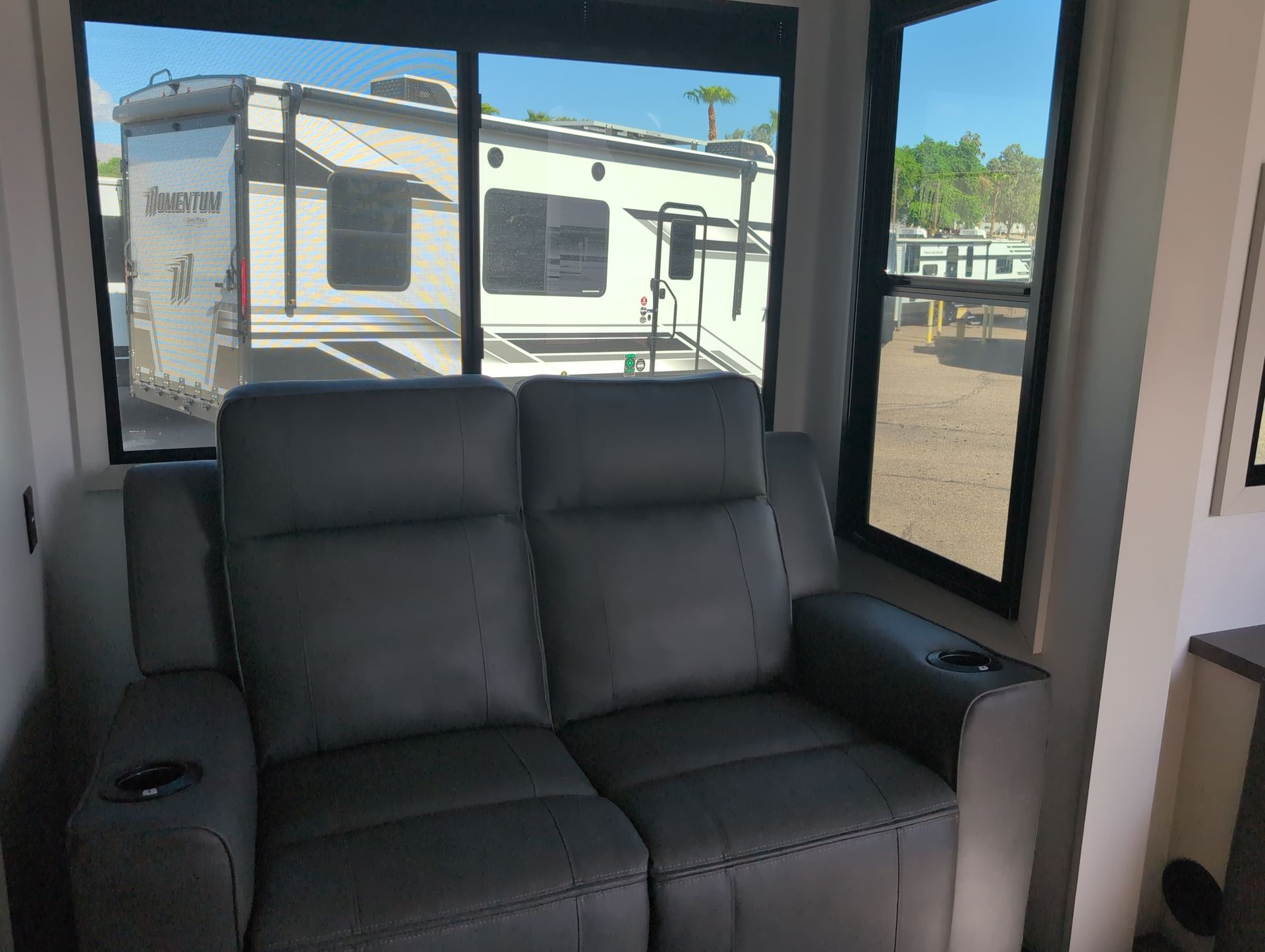 2027 GRAND DESIGN Momentum G-Class 363G - Image 14