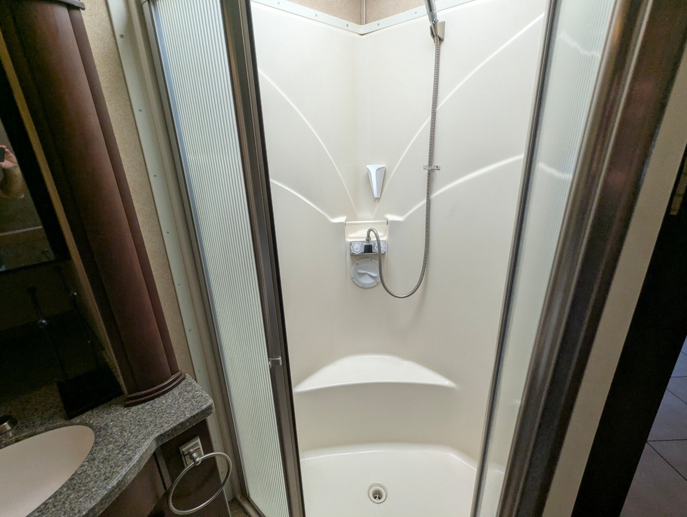 2011 DAMON ASTORIA 40KT - Image 25