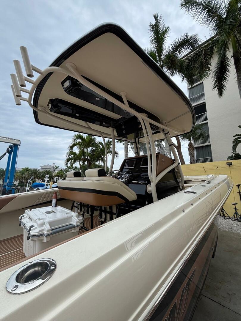 2013 Statement 35 Center Console - Image 33