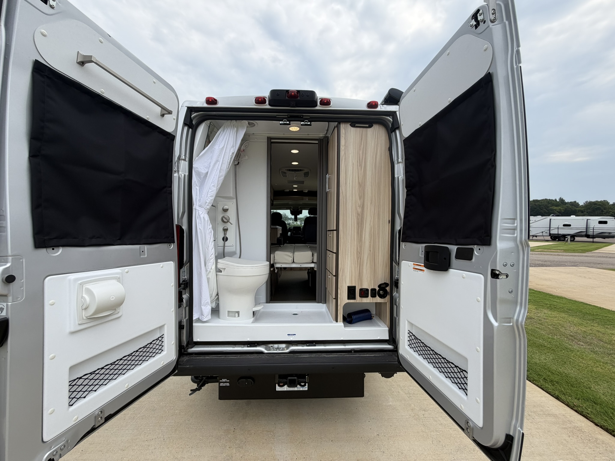 2027 ENTEGRA COACH ETHOS 20T - Image 32