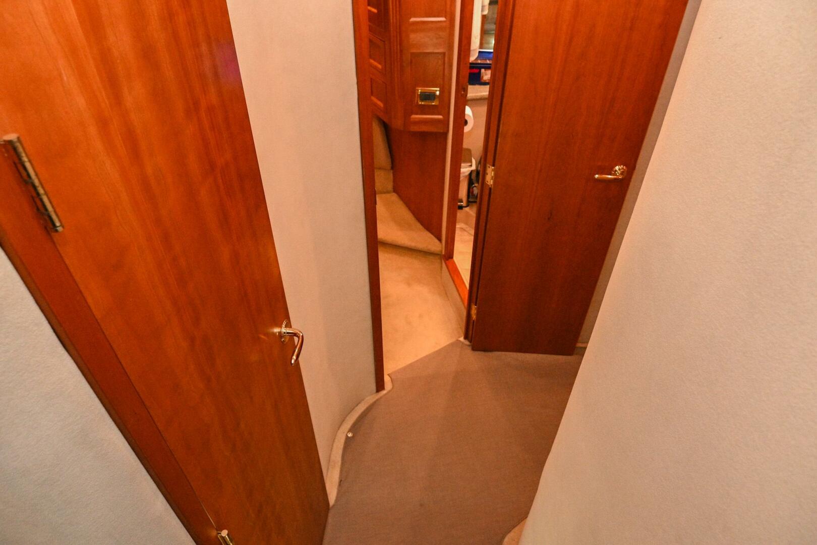 2002 Cruisers Yachts 5000 Sedan Sport - Image 52